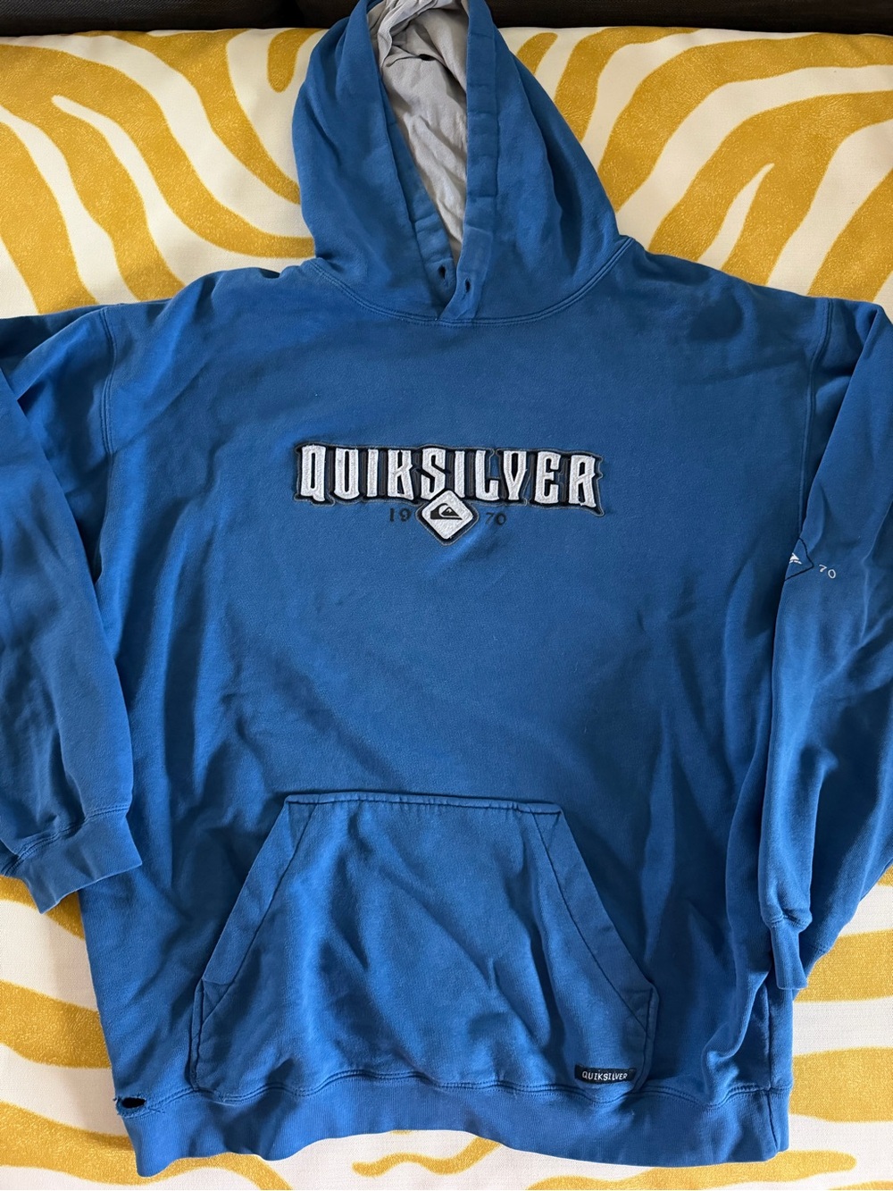 Quiksilver Blue Pullover Hoodie with Center Logo, Size L, minimal damage